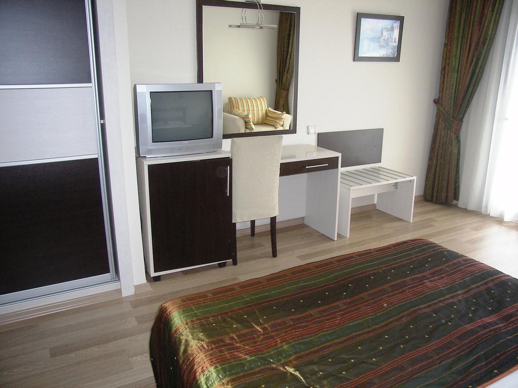 Royal Palace Kusadasi Hotel ภายนอก รูปภาพ
